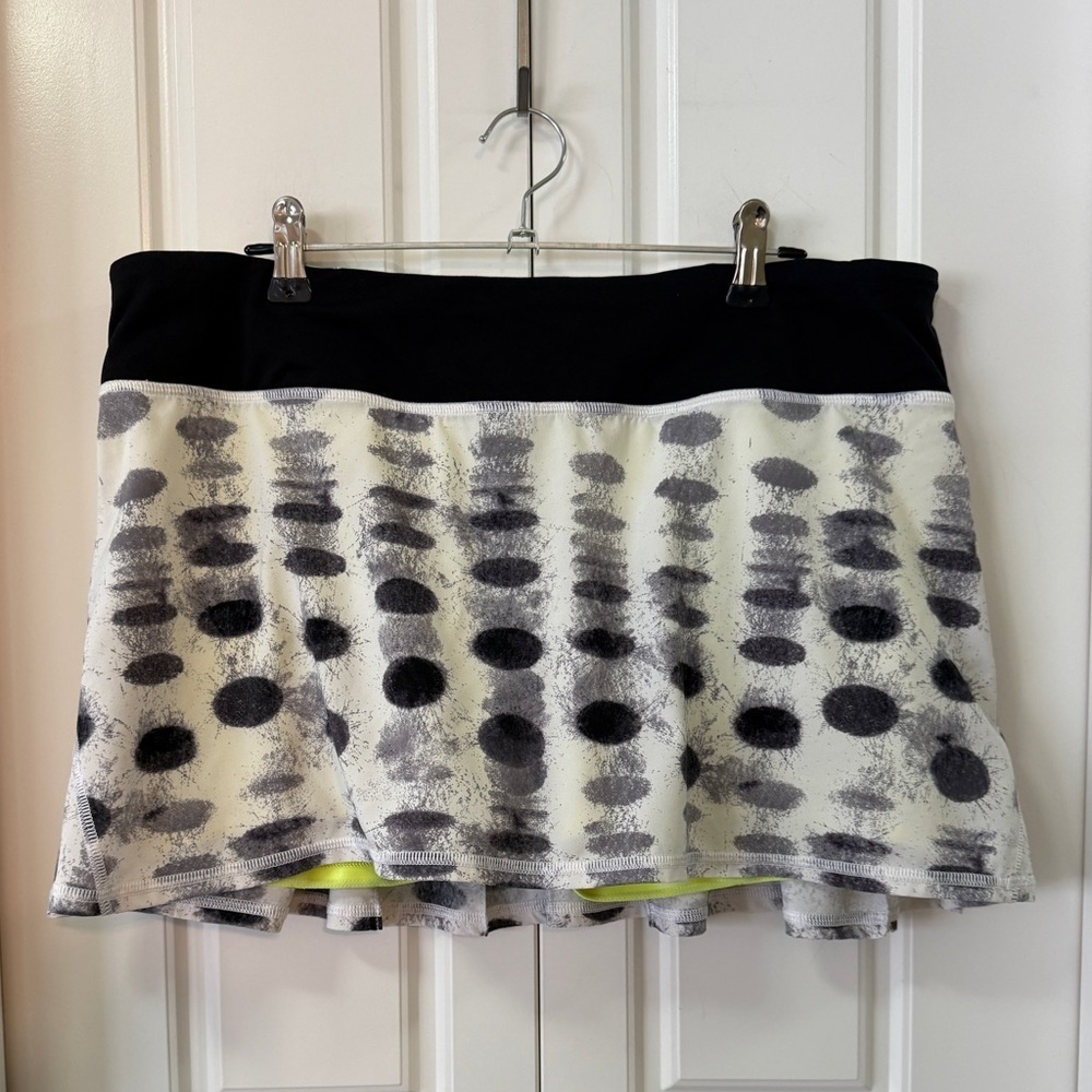 Lululemon Run Pace Setter Seaside Dot White Black Pleated Skort | Size 10